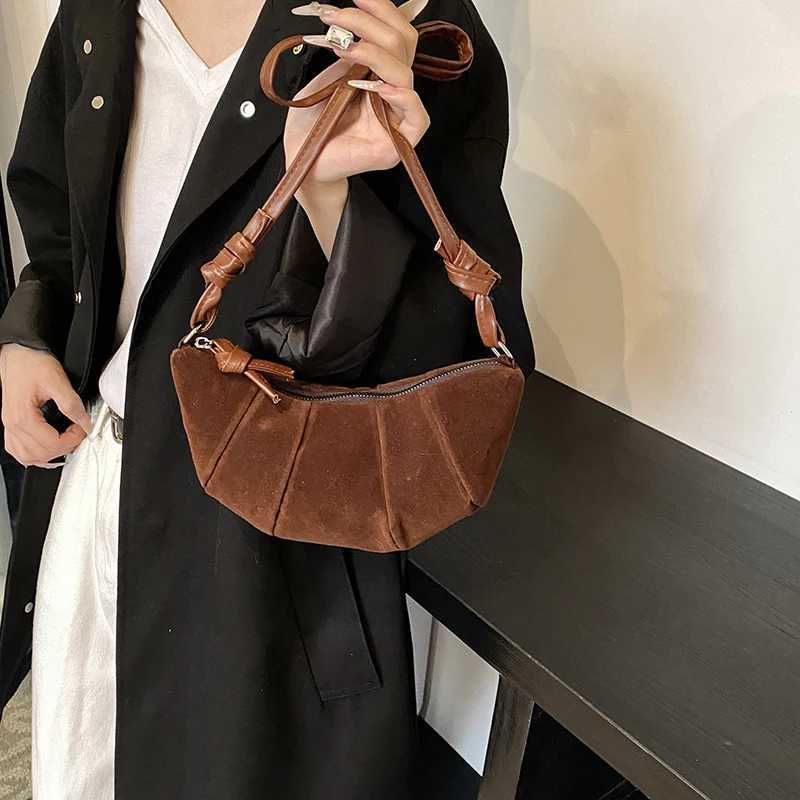 1Pieces Cow Horn Shaped Wens Shoder Bag Veet Material Zipper Handbags And Purses Mountaineering Bag Christmas Gifts Y251211