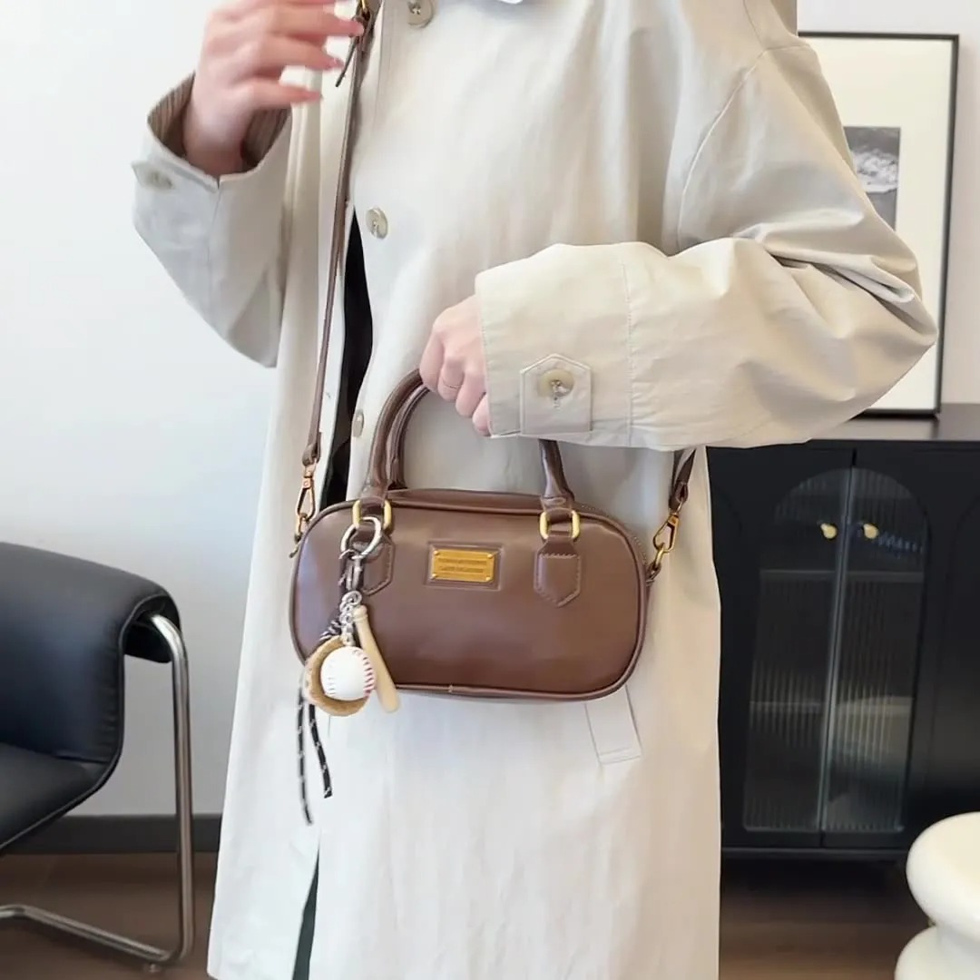 Designer Free shipping Handheld Bowg for Women Autumn/Winter New Trendy Small Square Versatile Single Cross Shoulder Bag