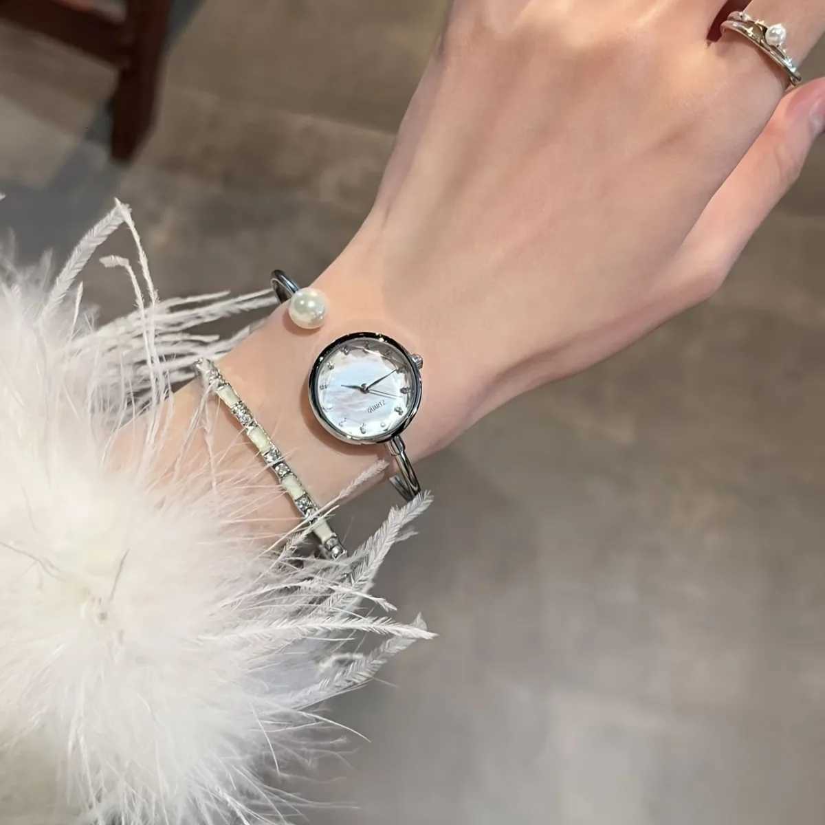 Elegant Pearl Bracelet Strap Women Quartz Wristwatch Fashion Diamond Dial Watch For Ladies Clock Reloj Mujer Girls Clock Gift Y251212