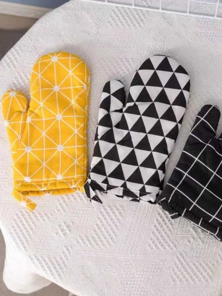 2pcs Microwave Oven Glove Kitchen Tool 1Pcs Mitten Terylene Insated Heatproof Resistant Non-slip Baking Gloves Thickening H251212