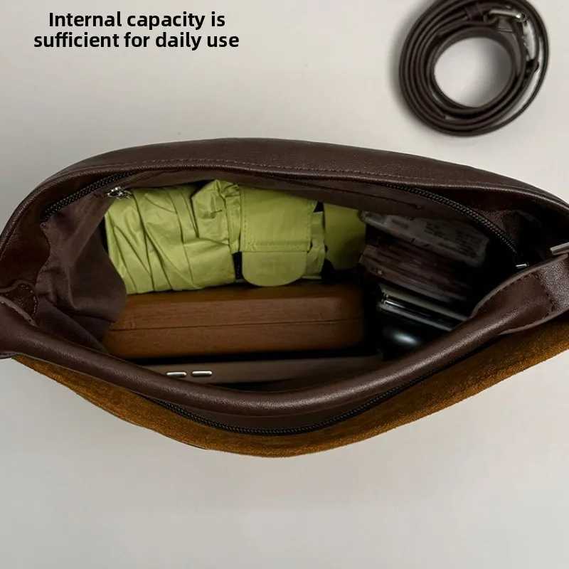 Trendy Vintage Punk Simple Crossbody Bag with Metal Studs New Modern Stylish Handle Bag for Wen Versatile Texture Bucket Bag Y251211