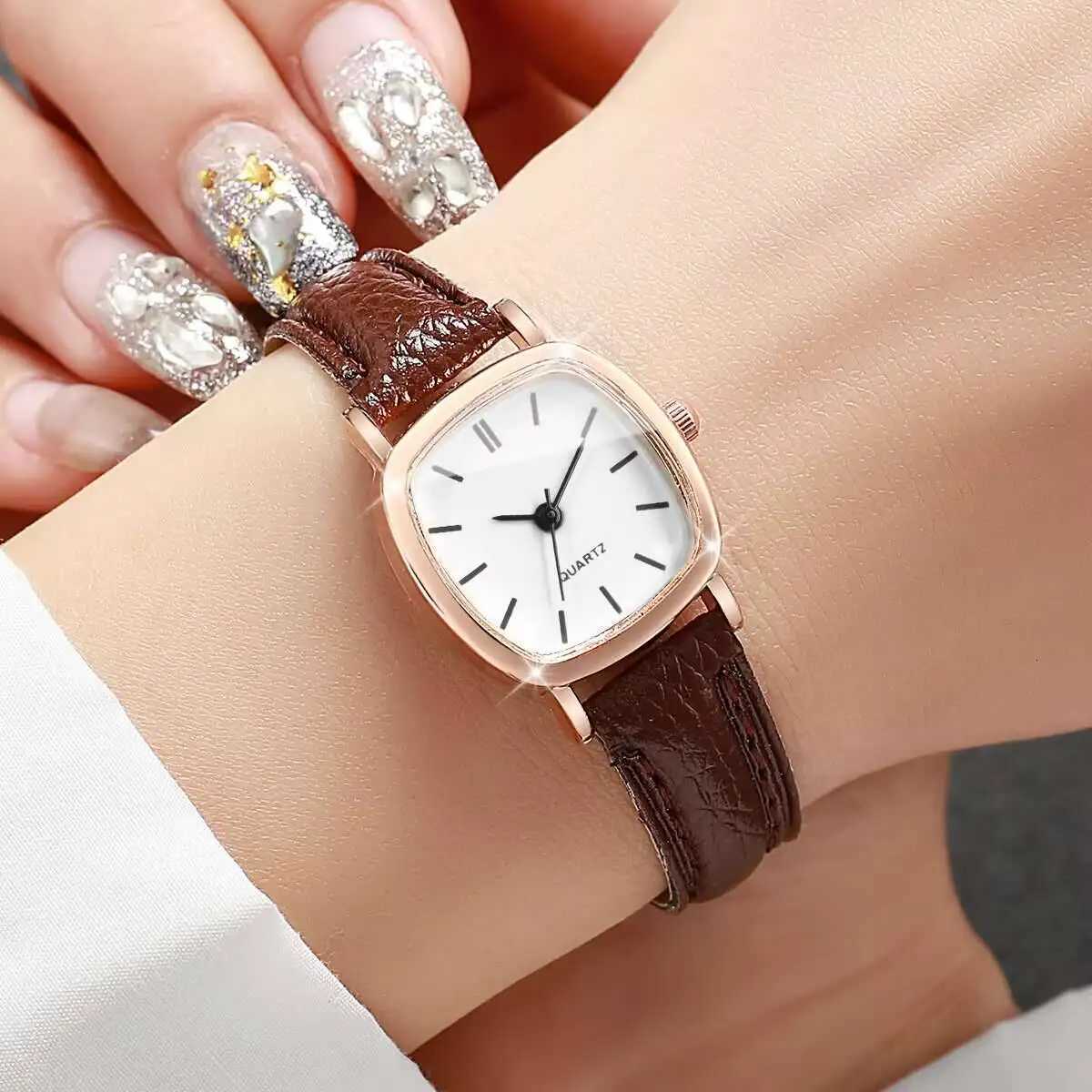 Minimalism Women Watches Fashion Square Small Dial Leather Strap Quartz Watch for Girls ClockWithout Box Y251212