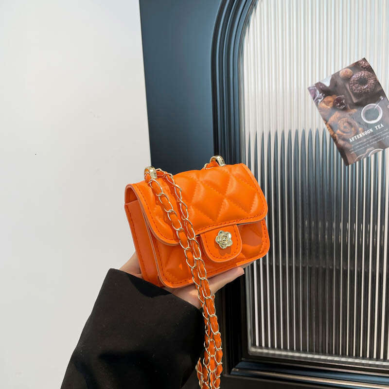 Premium 2025 New Niche Design Chain Handheld Versatile Celebrity Lipstick Mini Coin Small Square Bag H250804