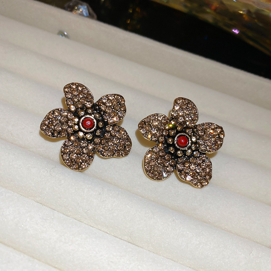 Silver Needle Inlaid Diamond Flower Vintage Light Luxury High-end Unique Niche Design Earrings - view 6