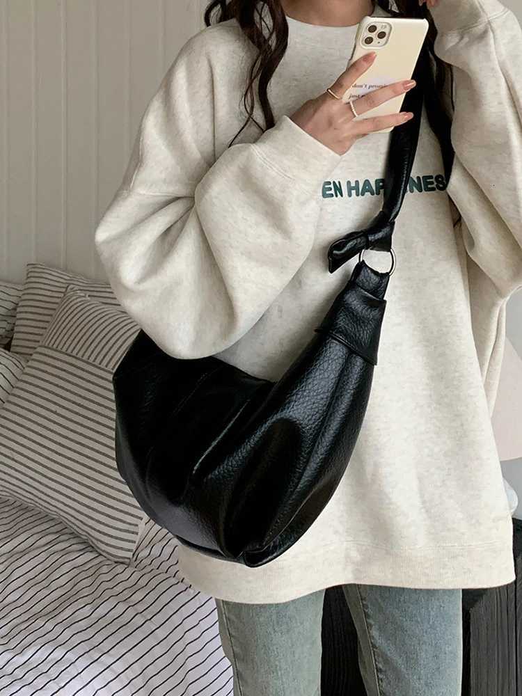 2025 new autumn and winter bag fiable casual crossbody bag shoder bag wens daily cmuting bag Y251211