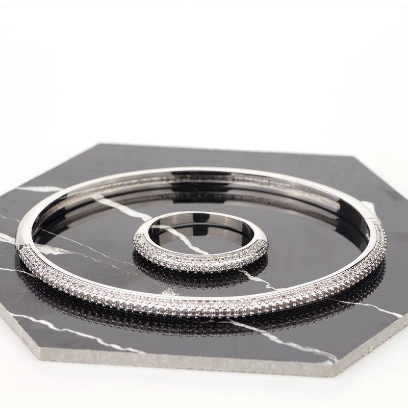 Natural Simple Circle with Rhinestones Women's Bracelet Ring Multi-color Snap Snake Bone Half Circle