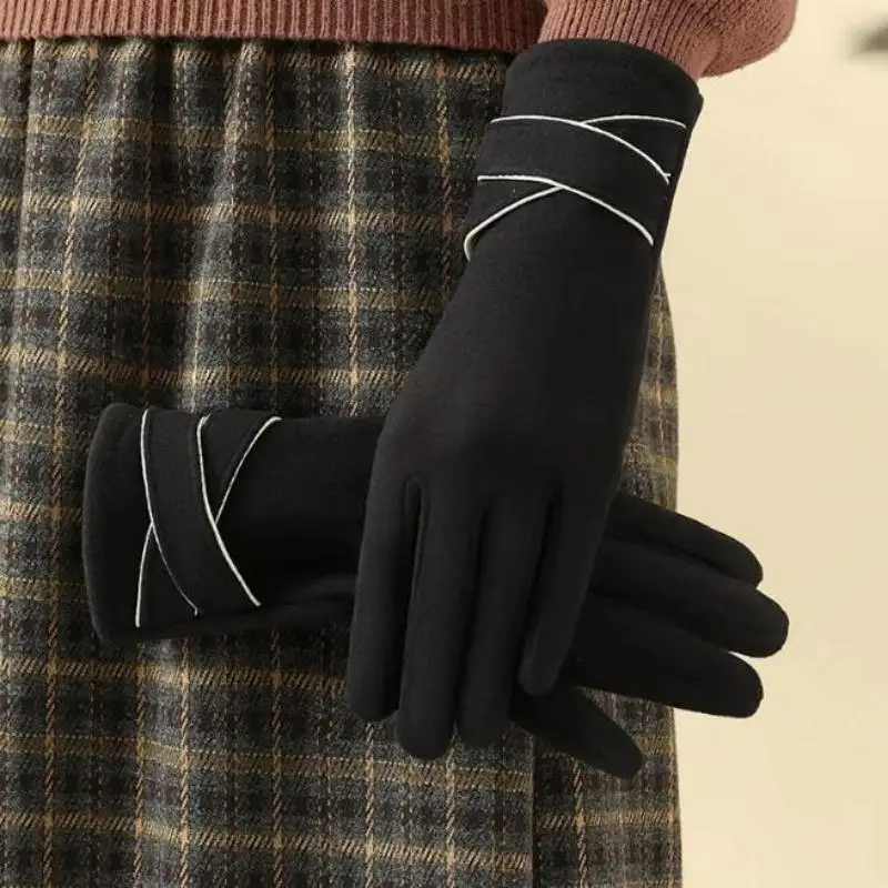 A Pair of Women Winter Keep Warm Touch Screen Gloves Lady Fashion Elegant Retro Cycling Drive Protection From Cold Thicken Y251211