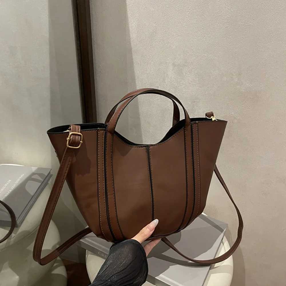 2025 New Fi Basket Handbag with Advanced Texture Casual Shoder Bag Stylish Style Crossbody Handbag Y251211