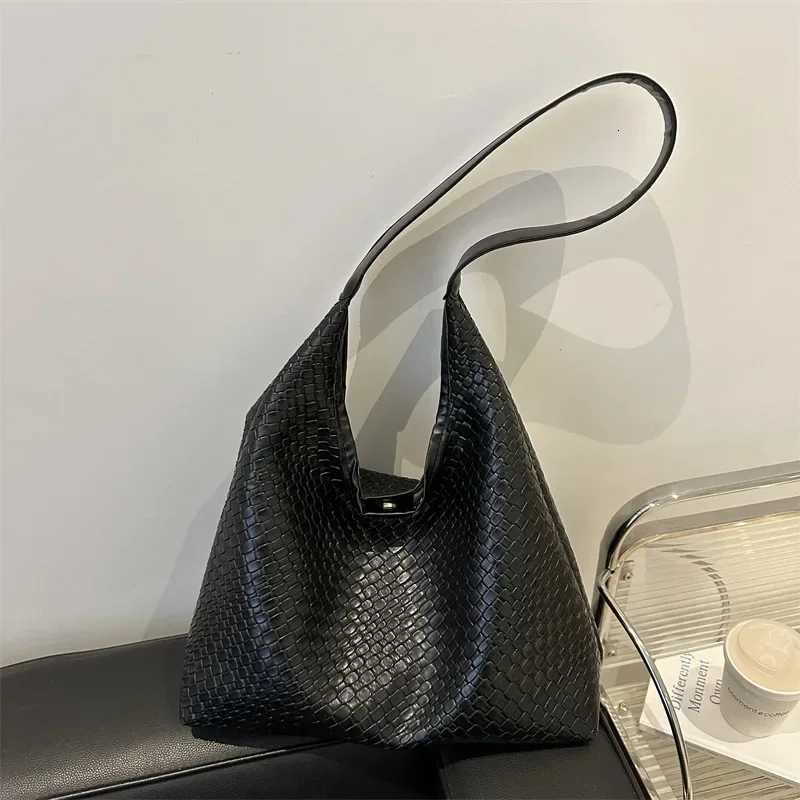 2024 New Foreign Trade Wens Bag High-end Shoder Bag Woven Pattern Large-capacity Cmuter Bag Tote Bucket Bag Y251211