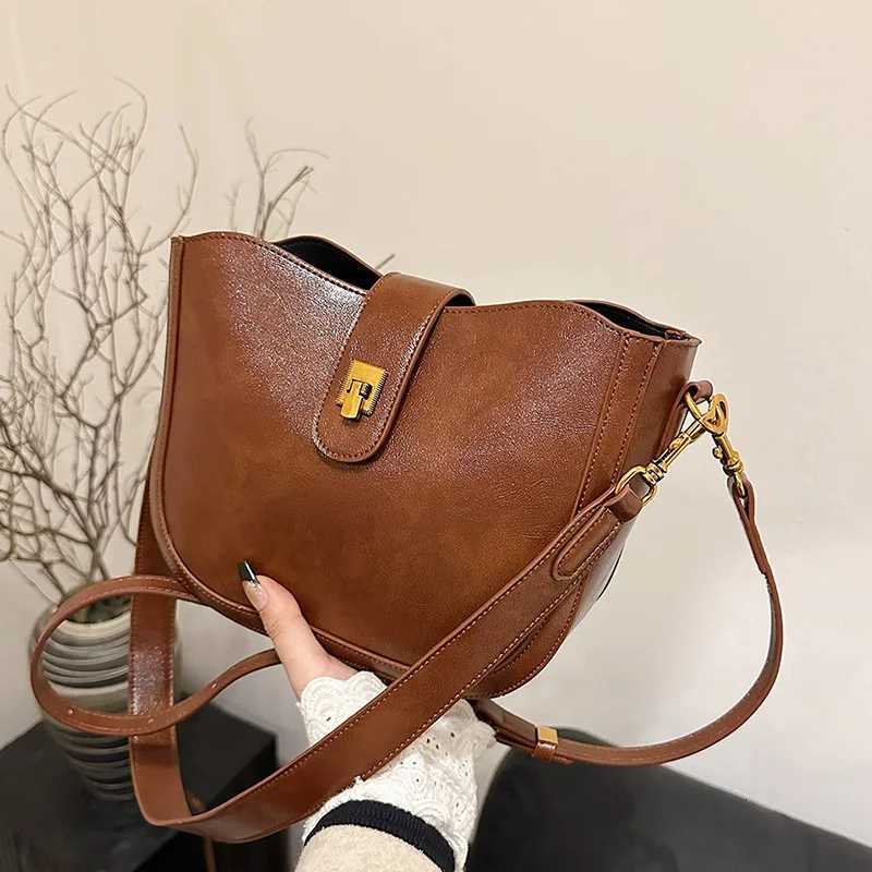Trendy Brown Saddle Bag for Wen Stylish Semi-Circle Crossbody Bag Vintage Boho Chic Fall/Winter Maillard Fi Y251211