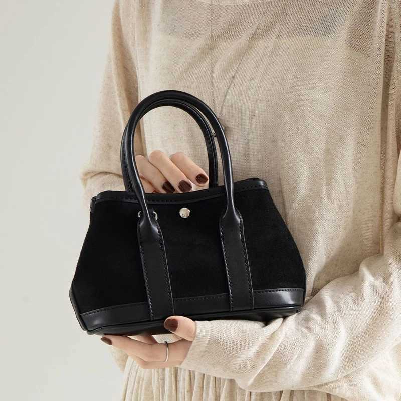 Hot Selling Autumn/winter New High-quality Wen Bags Fiable Temperament Suede Single Shoder Handbag Simple Shoder Bag Y251211