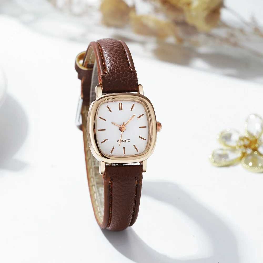 Fashion Small Dial Women Quartz Watch Ladies Simple Leather Band WristwatchesWithout Box Y251212