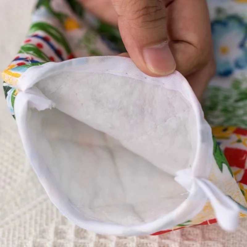 2pcs Microwave Oven Glove Kitchen Tool 1Pcs Mitten Terylene Insated Heatproof Resistant Non-slip Baking Gloves Thickening H251212