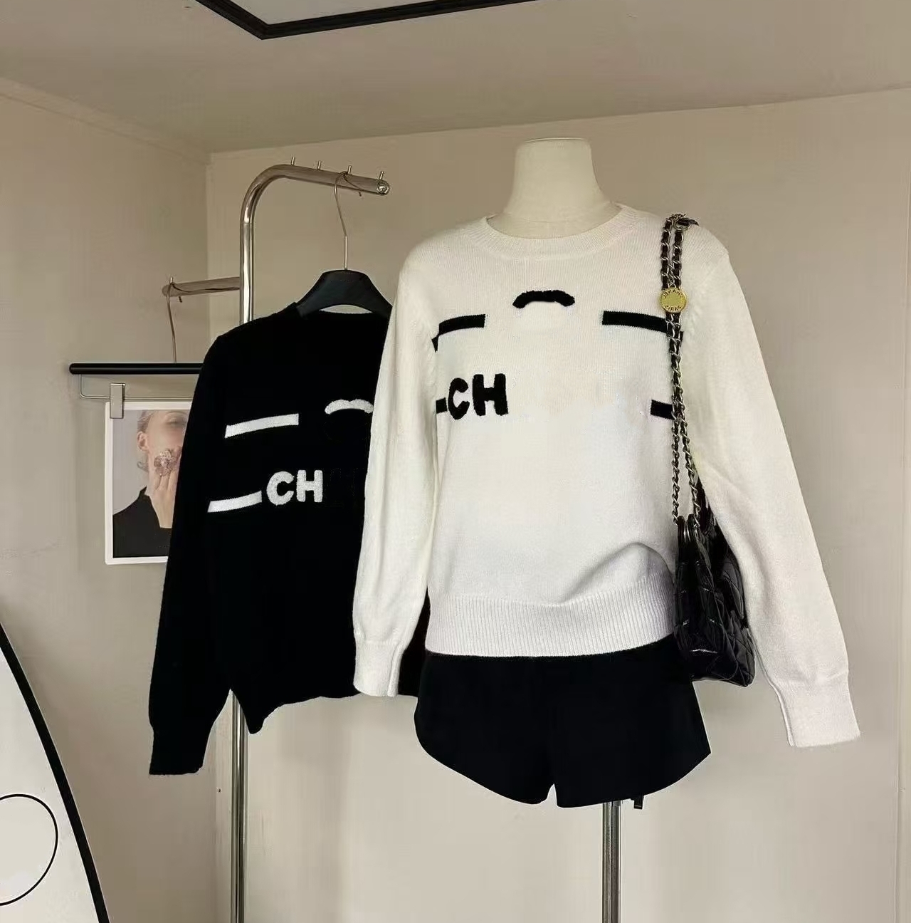 2026 top Luxury Women's Sweaters designer knitwear French luxury design Clothing hoodie knit sweater keep warm cardigan long sleeve cashmere Black white