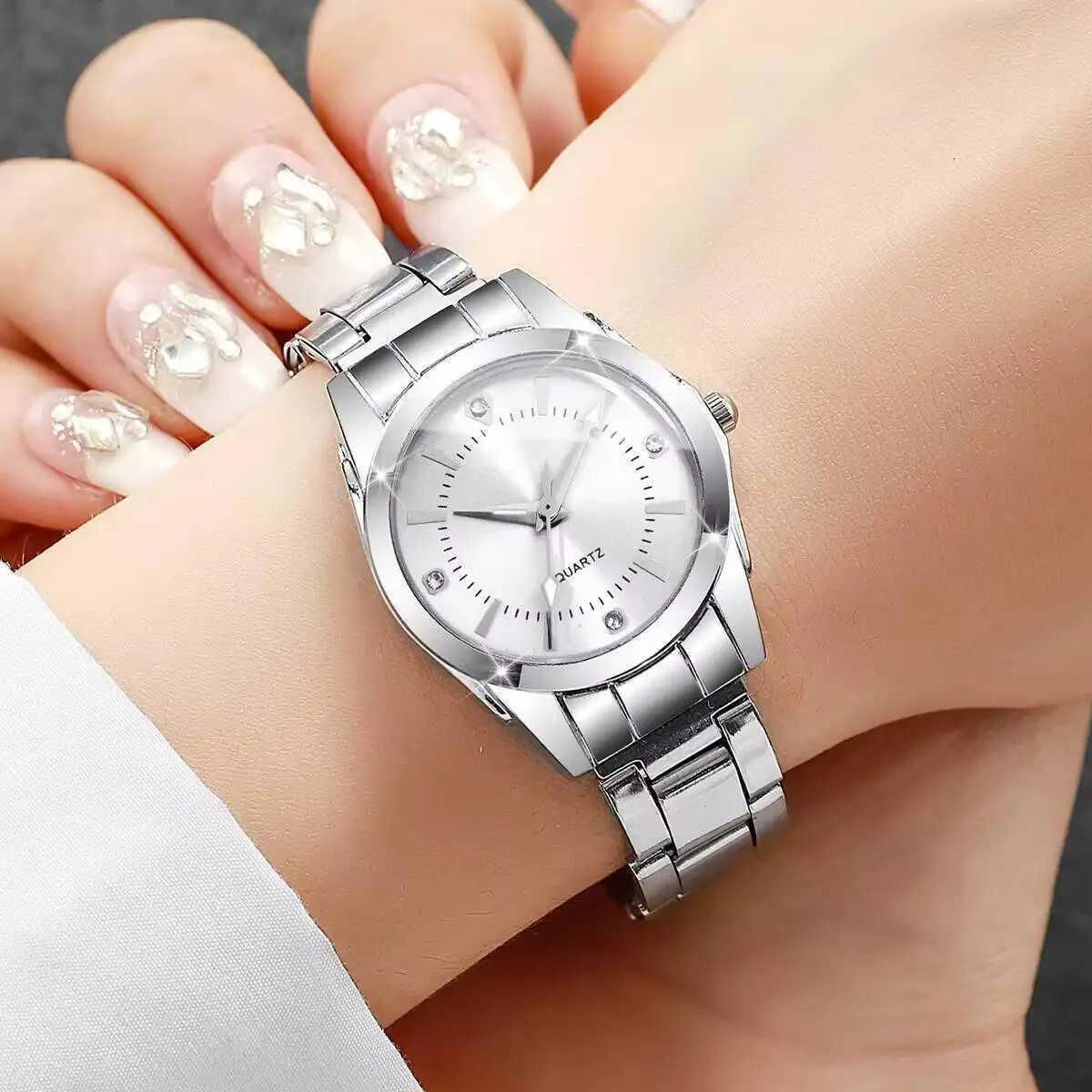 Fashion Rhinestone Women Watches Casual Quartz Wrist Watches For Ladies Clock Reloj MujerWithout box Y251212