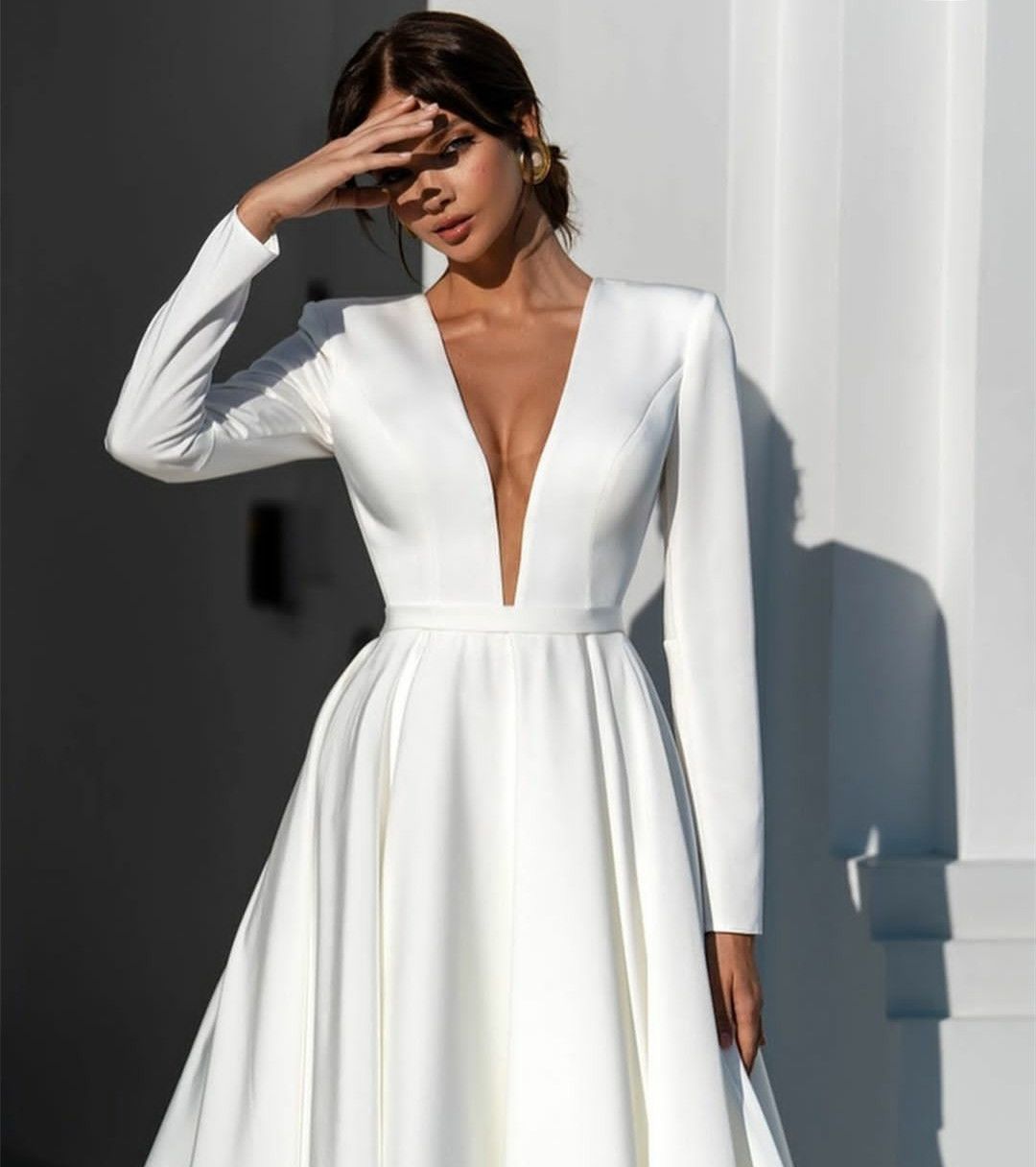 Elegant Long Ivory Crepe V-Neck Wedding With Pockets A-Line Pleated Sweep Train Bridal Gown Buttons Back Vestido de novia Women Dresses D12