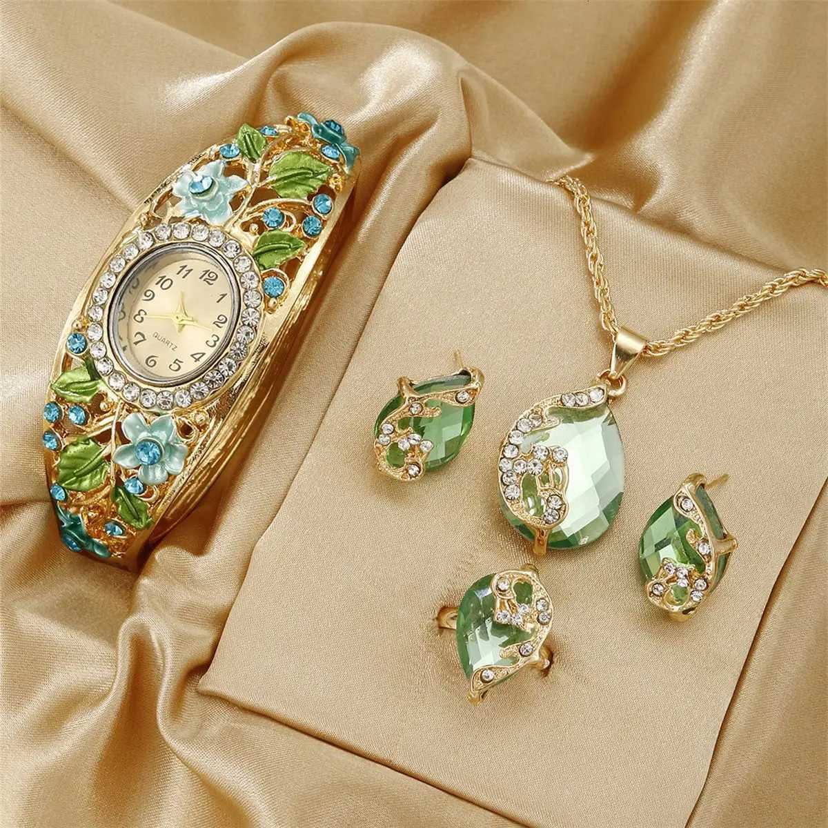 No gift box vintage retro palace style rich in flowers ladies wristwatch bracelet quartz watch crystal jewelry 4-piece s Y251212