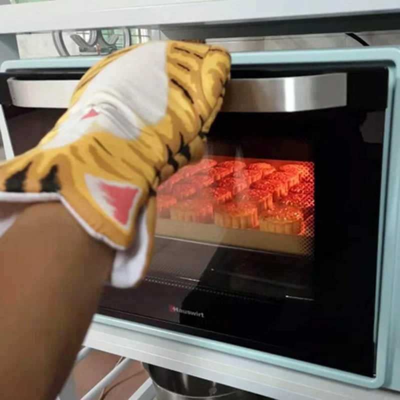 Norbi 1pc 3D Cartoon Cat Paws Oven Long Mitts Cotton Microwave Heat Resistant Baking Insation Gloves Non-slip Gloves H251212
