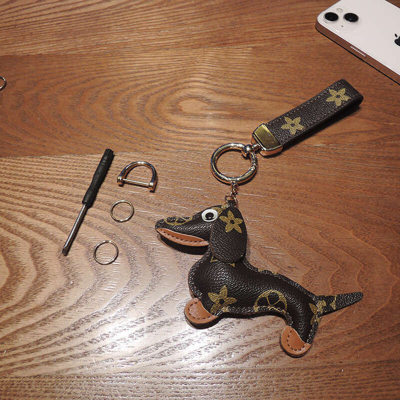 Exquisite Old Flower Plaid Dachshund Dog Unisex Car Keychain With Horseshoe Buckle