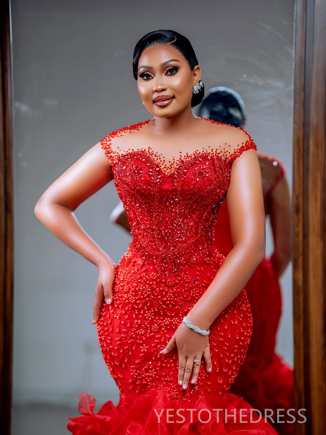 2026 Red Plus Size Prom Dresses for Black Women Sparkling Evening Dresses Sheer Neck Short Sleeves Illusion Birthday Party Gowns for African Girls AM3