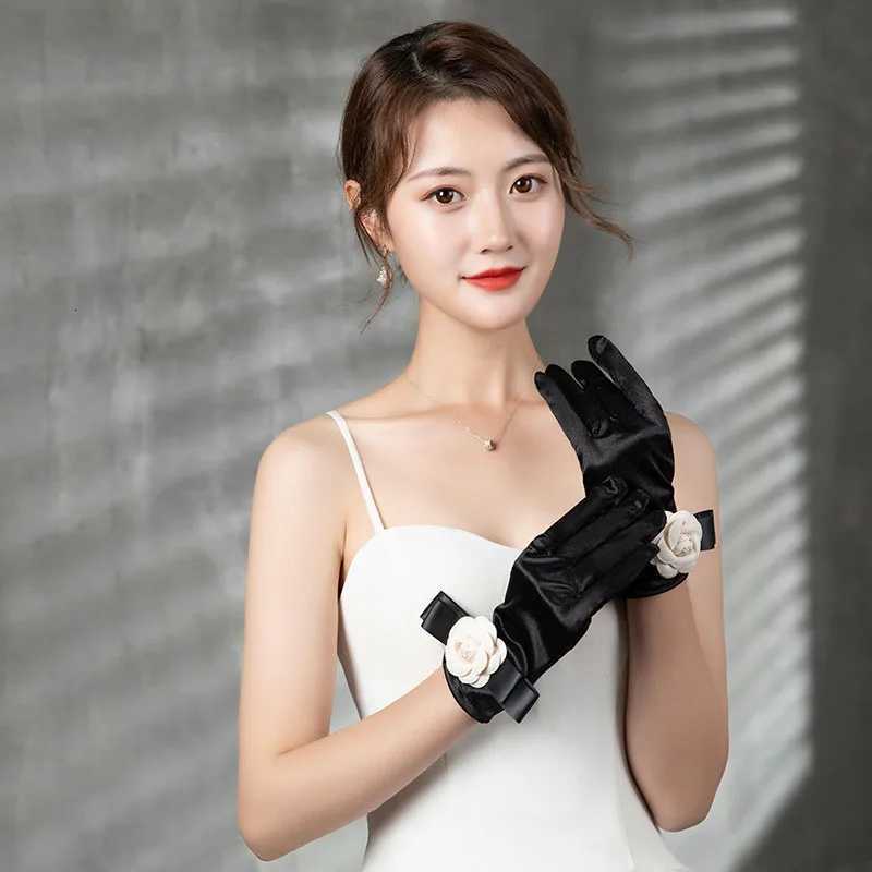 Original Celebrity Camellia Vintage Black Short Satin Hepburn Gloves Stage Banquet Bridal Accessories Modeling Photographic Y251211