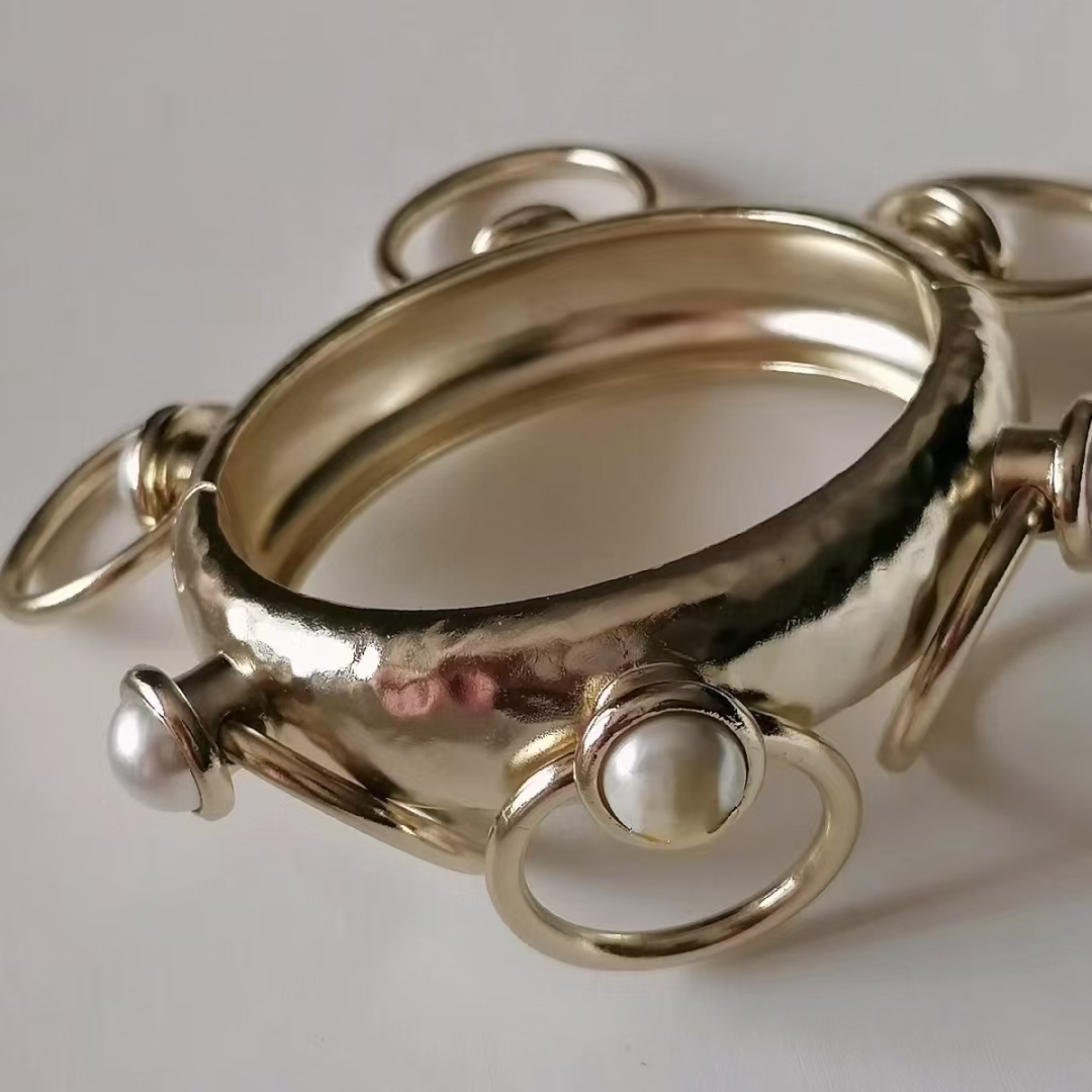 Women Luxury Charms Letter Bracelet High Quality Gold Plated Design Golden Letter Bracelets Bangles Charm Jewelry Gift for Girls Women