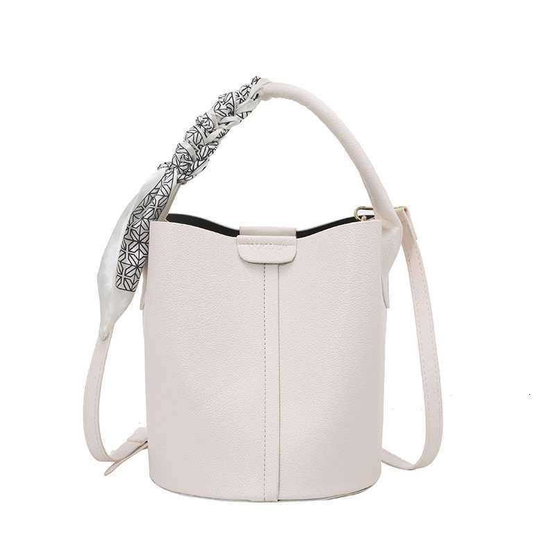 PU Solid Color Hasp Bucket 2025 High-end Temperament Versatile Crossbody Bags High-end Fi Cmuting Shoder Bags Y251211