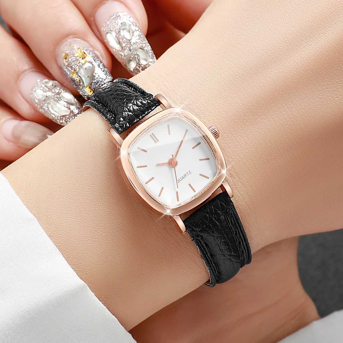 Fashion Small Dial Women Quartz Watch Ladies Simple Leather Band WristwatchesWithout Box Y251212