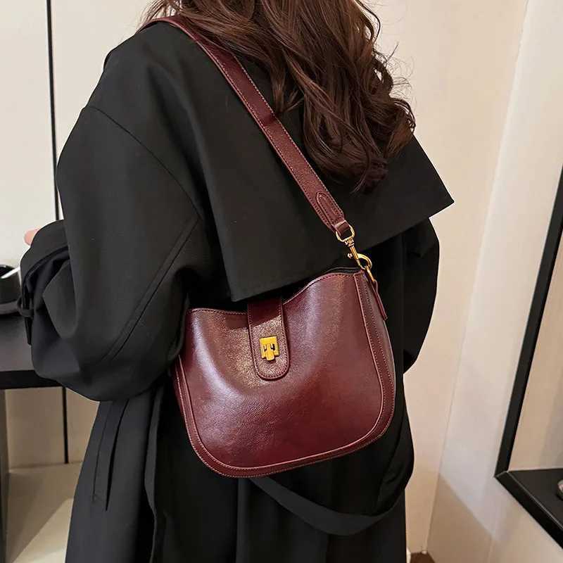 Trendy Brown Saddle Bag for Wen Stylish Semi-Circle Crossbody Bag Vintage Boho Chic Fall/Winter Maillard Fi Y251211
