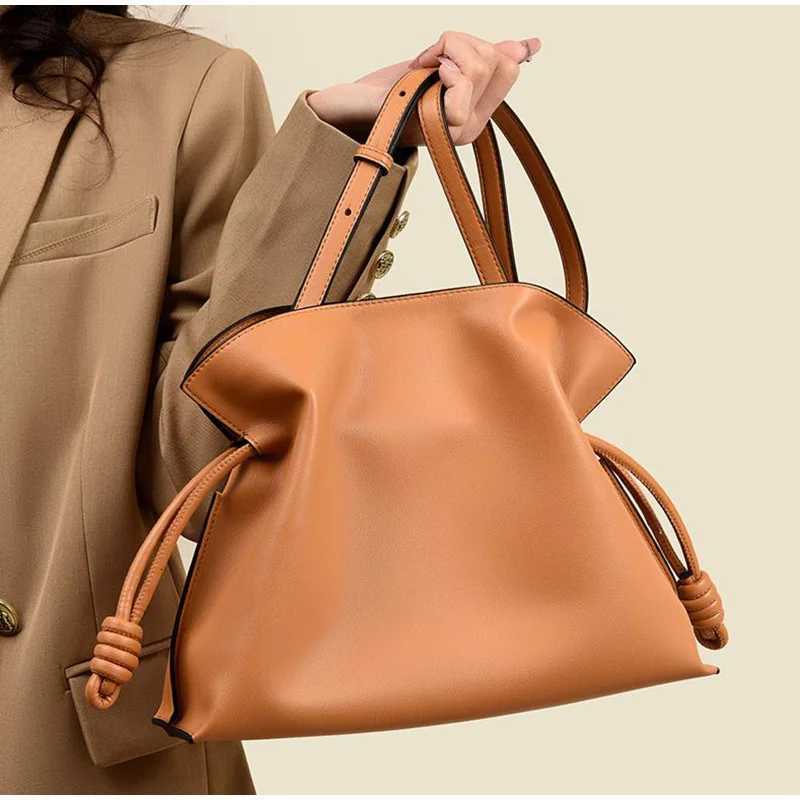 Womens Cloud Bag Simple Texture High-grade Leather Shoulder Bag Fashion Luxury Horizontal Square Magnetic Buckle Messenger BagT251212