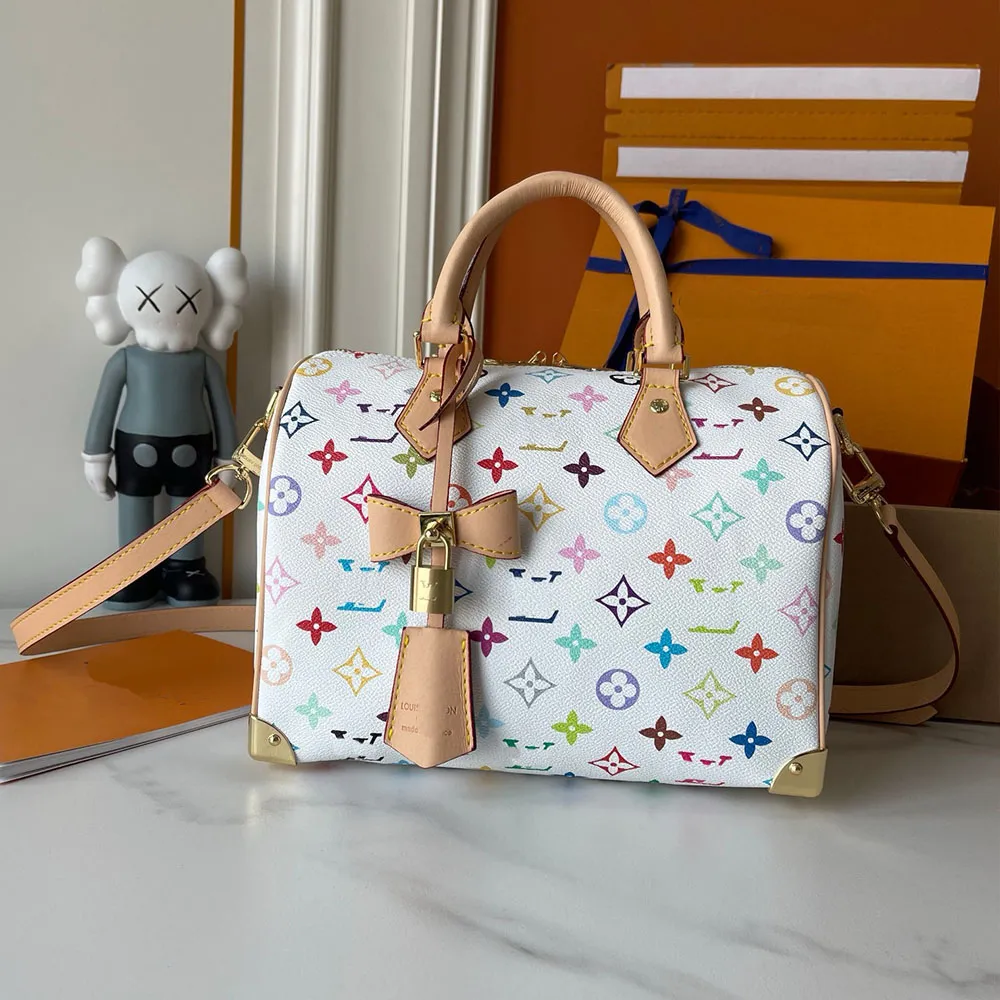 Luxurys Designer Fuzzy Teddy Soft P9 30cm Pillow bag Women Plush Cross-body traveling Shoulder bag Winter Teddy handbags Classic bandouliere tote bag Weekend Bag