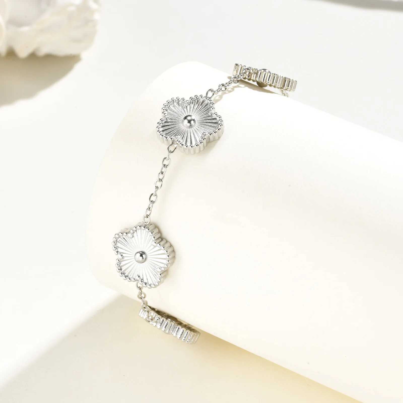Lucky Flowers Chain for Women And Men Stainless Steel Silver Color Jewelry Gift for All Seasons M251213