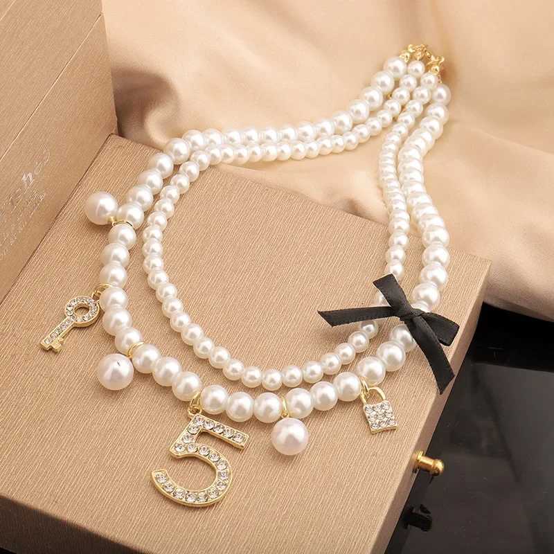 Luxury Brand Pearl Necklace for Women Multiple Layers Fashionable 5 Crystal Collarbone Chain Necklaces Wholesale Y251213