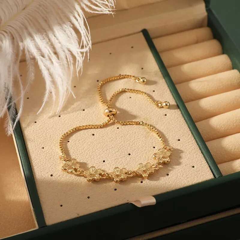 2pcs Gold-color And Silver-plated s Light Luxury Style Flowers Small Stars Brass Beads Adjustable Jewelry M251213