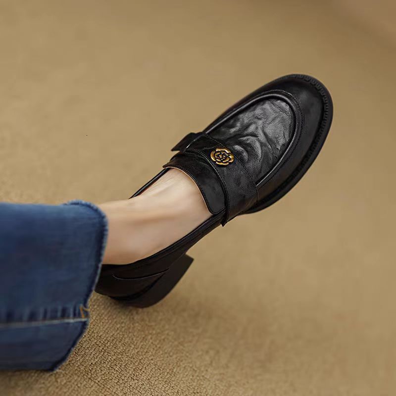 STAOXINDIKE Super Soft Black Camellia Loafers 2025 Spring Autumn New British Style Slip-On Thick Sole Women's Shoes