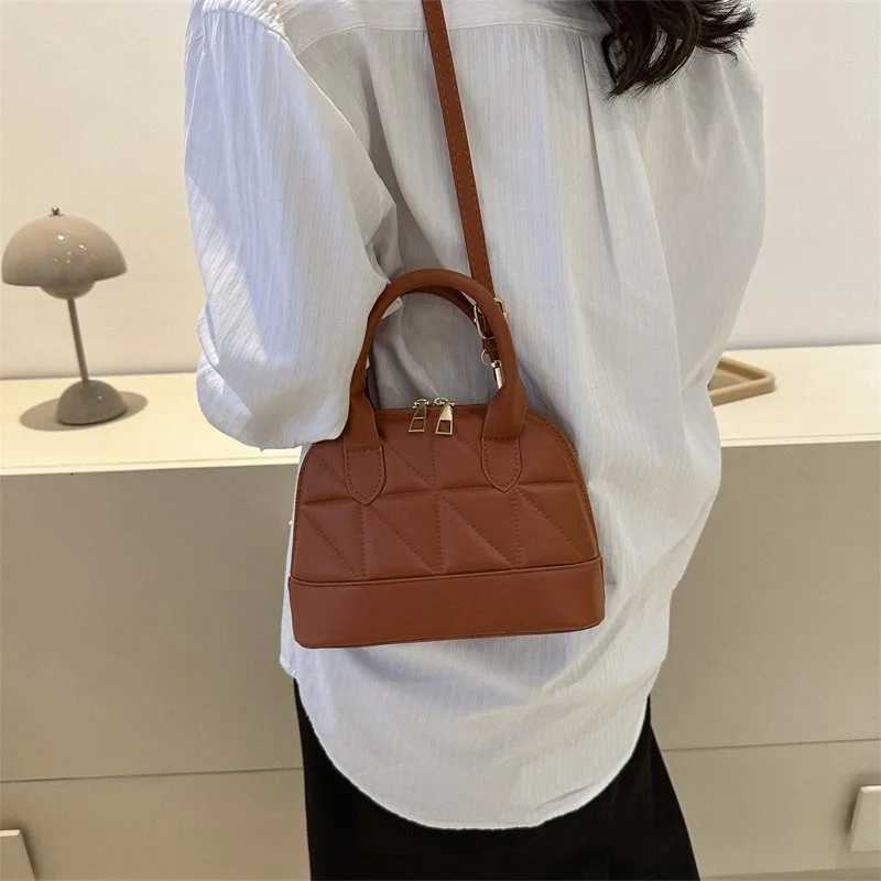 Womens Small Bag New Trendy Leather Handbag Crossbody Bag Zipper Closure Stylish Versatile Diamond Grid Shoulder BagT251213