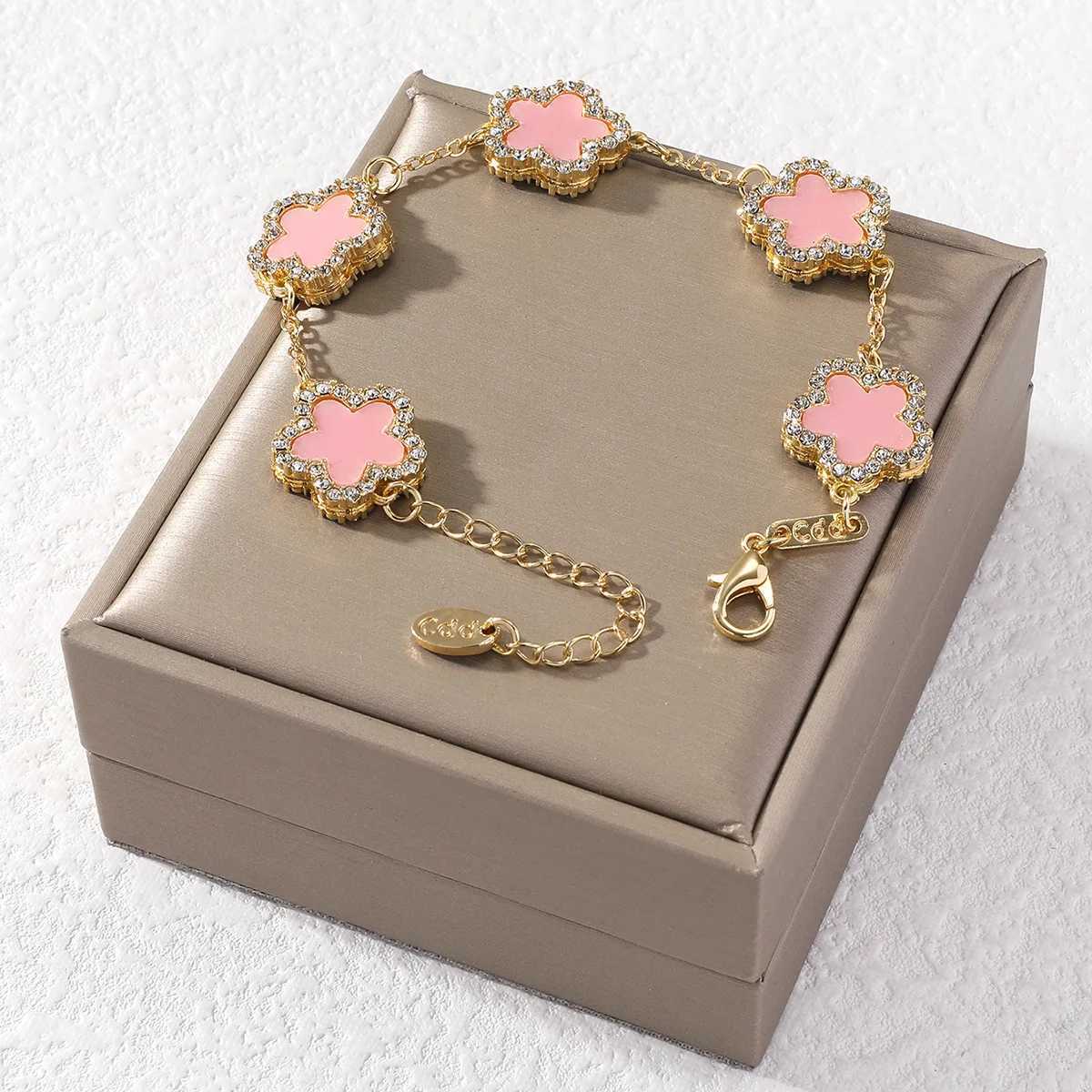 Multi-style diamond-encrusted five-pointed star-shaped flower-shaped fashionable and elegant luxury eco-friendly material women's single bracelet