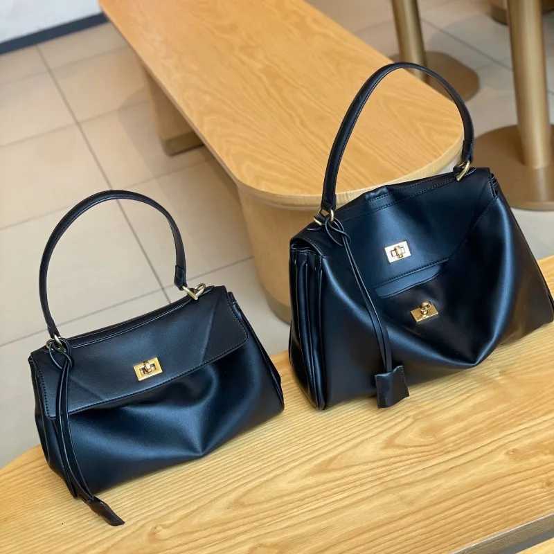 Simple and elegant hand-held commuter tote bag with large capacity and fashionable womens bagT251213