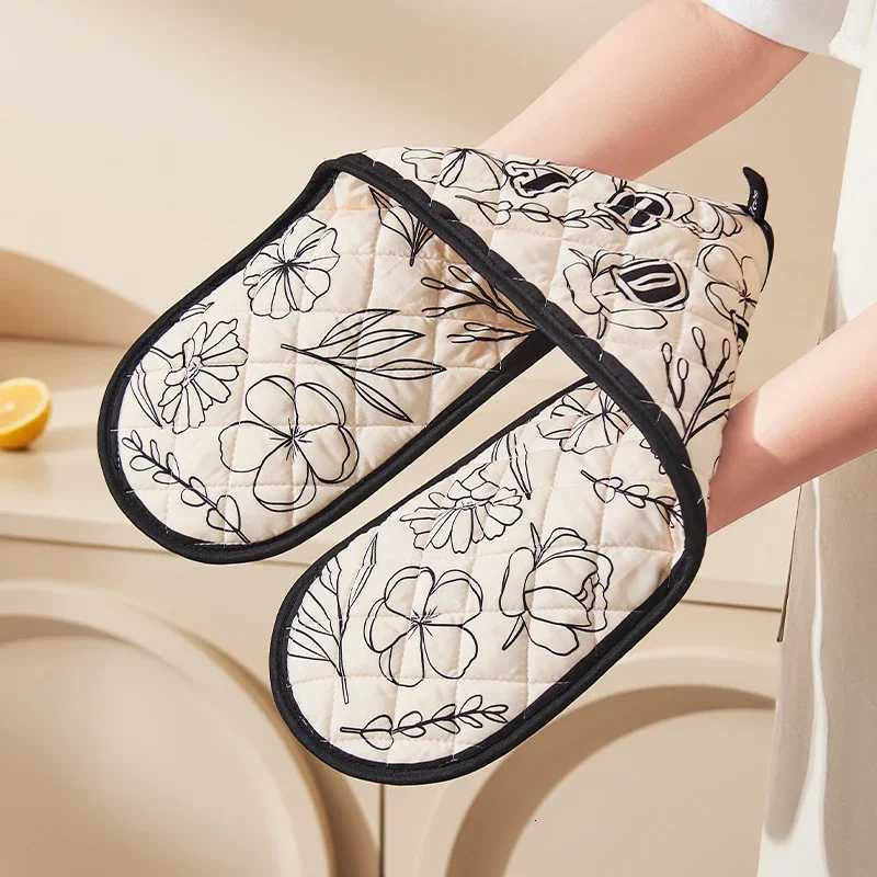 New Heat-resistant Gloves Thicke Integrated Insation Baking Tools High-temperature Resistant Ovens for Household Kitchens H251212