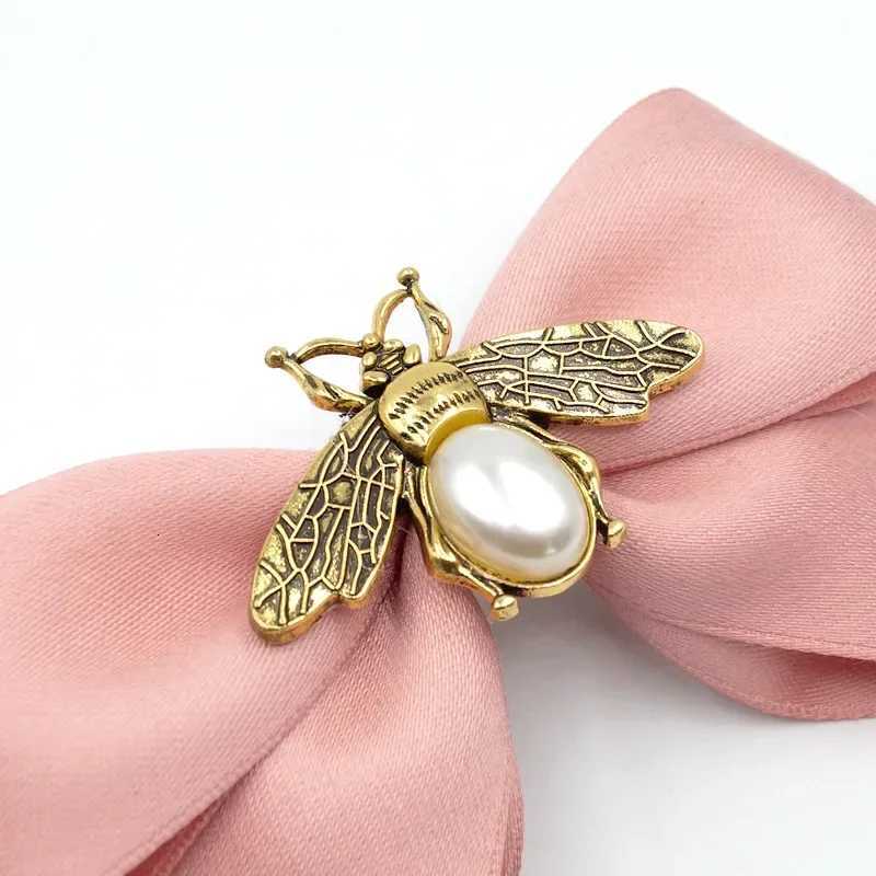 i-Remiel Korean Fashion Headdress Pin Top Spring Clip Floral Hairpin Clips Adult Hairband Small Bee Hair Accessories for Women Y251213