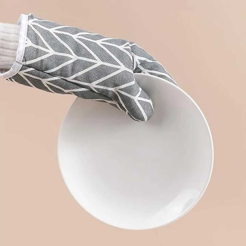 Oven Baking Gloves Oven Mitts Microwave Oven Gloves High-temperature Resistant Cotton Linen Gloves Kitchen Baking Tools Bakeware H251212