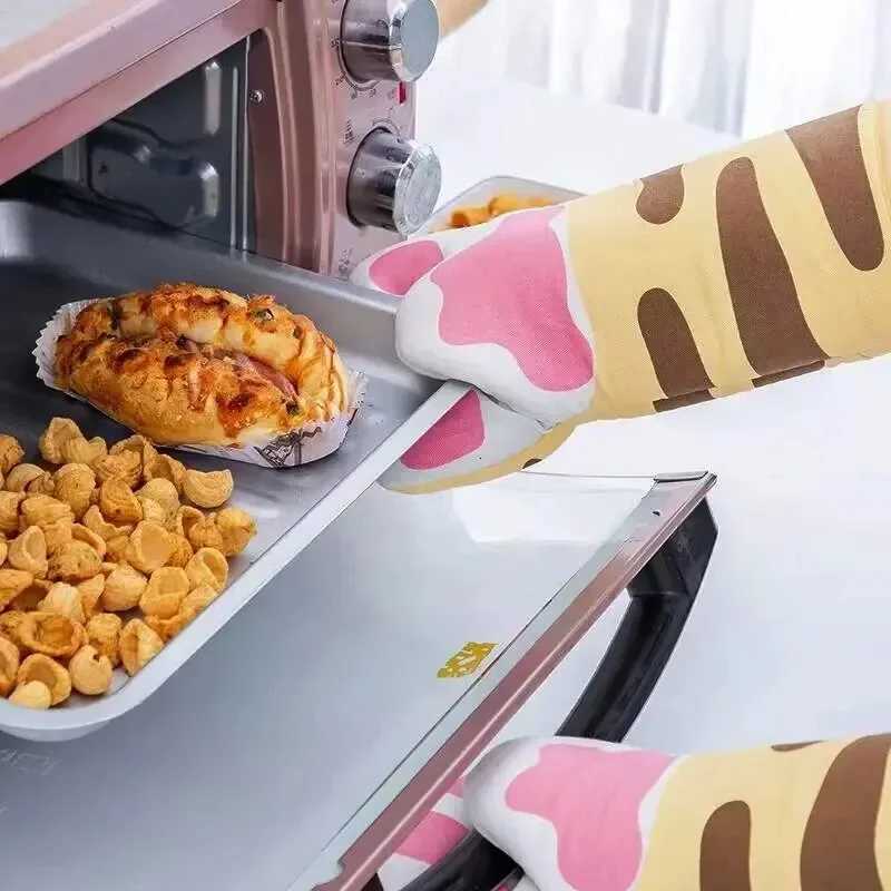 MicrowaveOven Gloves Cute Cat Paw Design Heat Resistant Non Slip Cotton Mitt Kitchen Baking Tool Insation Hand Protector H251212