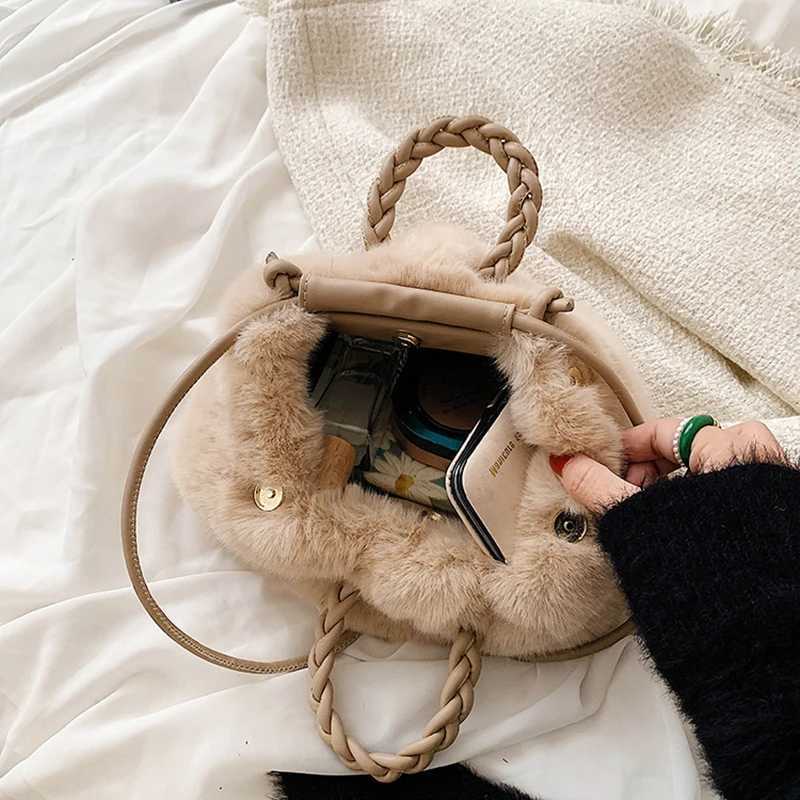 Autumn and Winter Plush Shoulder Crossbody Bag Womens Fashion Pleated Warm Faux Fur Hobos Bag Sweet Small HandbagT251213