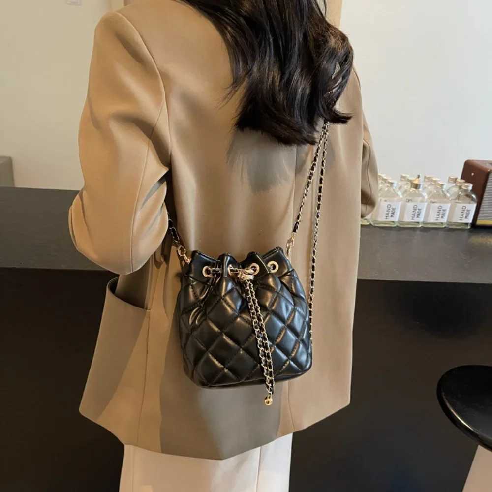 Leather Drawstring Bucket Crossbody Women Quilted Top Handle Bag Barrel Bag Strap Chain Shoulder Strap Drawstring Crossbody BagT251213