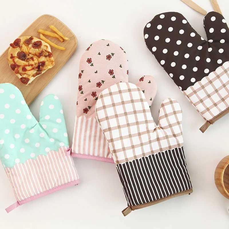 1PC New Pastoral Style Thicke Plaid Microwave Oven Insation Gloves Microwave Oven Gloves Hot Gloves Kitchenware H251212
