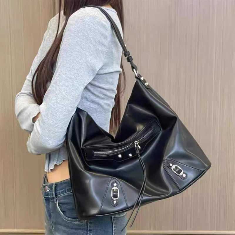 Niche Design New Wens Motorcycle Punk Shoder Bag Large Capacity Tote Bag Cmuter Y2K Crossbody Bag Y251213