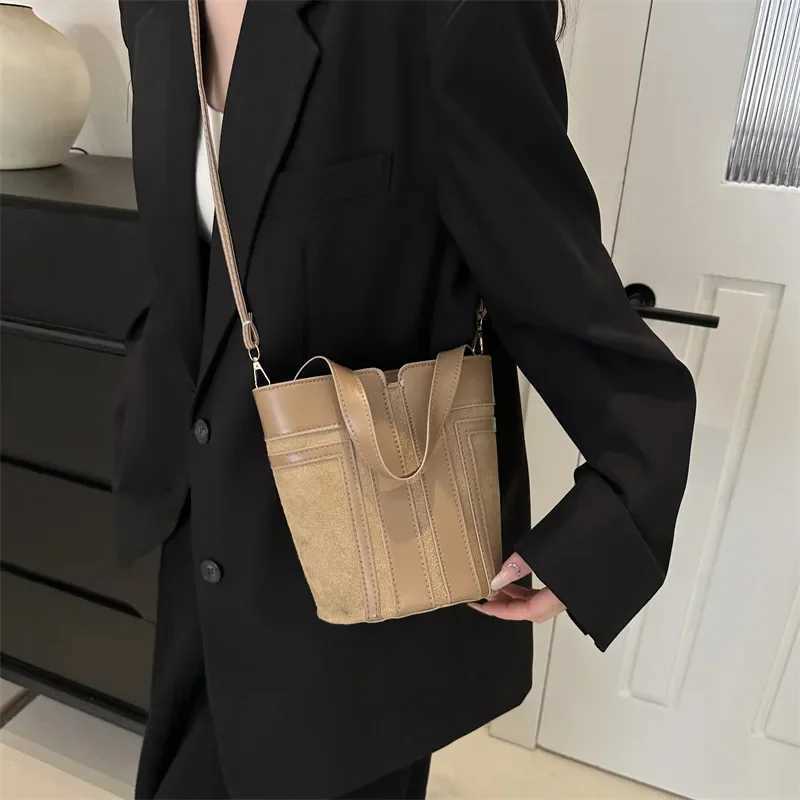 New Simple Bucket Bag Personalized Trendy Messenger Bag Fashionable Contrasting Color Portable Small Bag WomenT251213