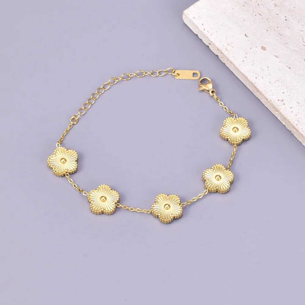15 New Fashionable Five Flower Titanium Steel Lucky Five Flower Plated Womens Jewelry M251213