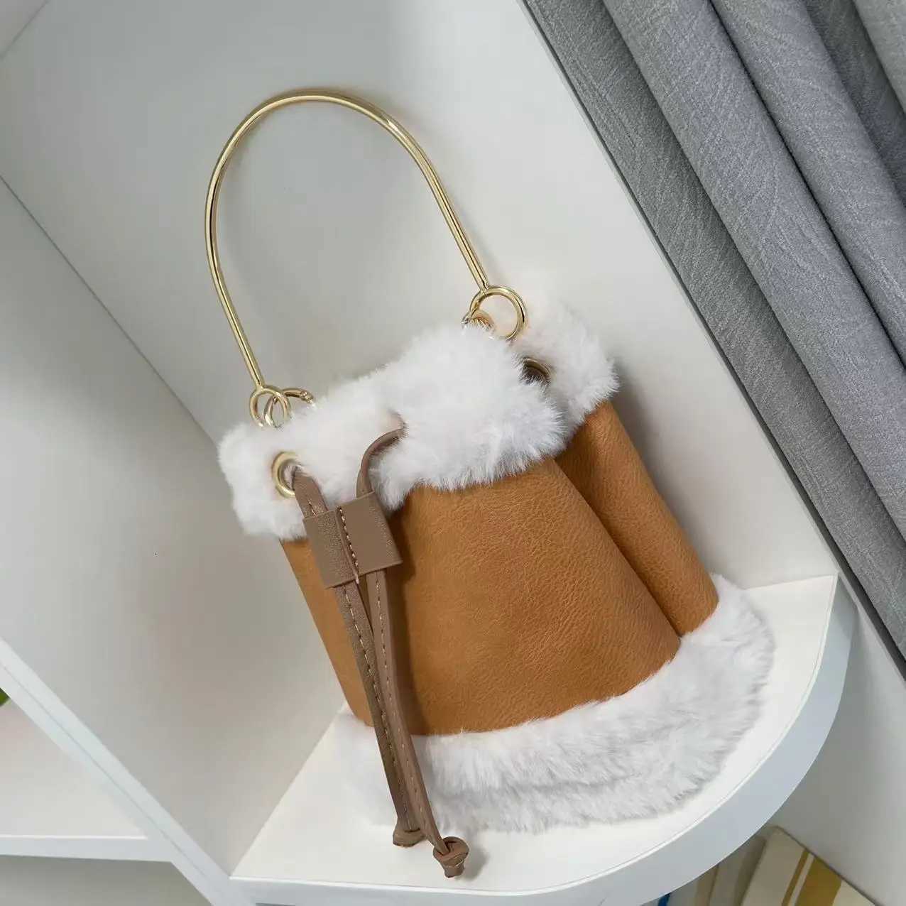 Water bucket Bag Womens 2025 New Autumn and Winter Faux Fur Plaid Furry Bag Korean Style Retro Shoulder Cross-Body Small BagT251213