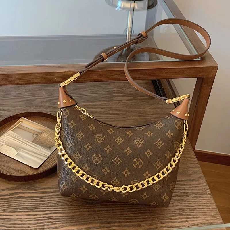Retro Fashion Handbag Ladies Casual Hundred Underarm Bag Premium Crossbody New Shoulder Bag Retro Printed Metal Chain DecorationT251213